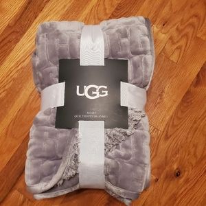 UGG Avery Quilted Pet Blanket